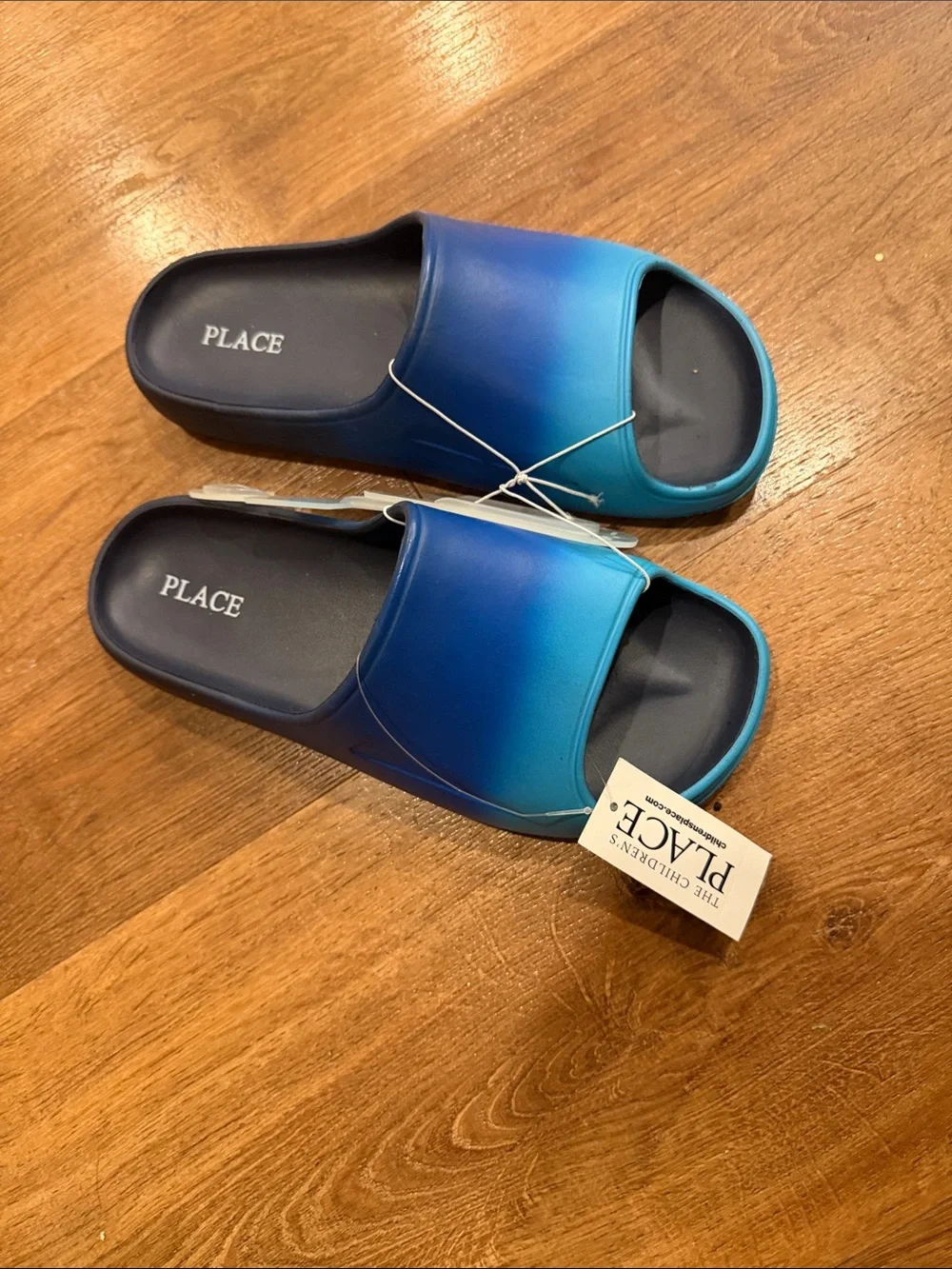 size 5 The Children's Place Blue Ombre Slide Sandals
